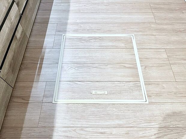 【その他設備(床下収納)】床下収納付き!日用品・非常用品の収納にも大活躍。