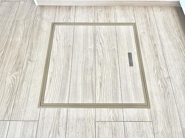 【その他設備(床下収納)】床下収納付き!日用品・非常用品の収納にも大活躍。