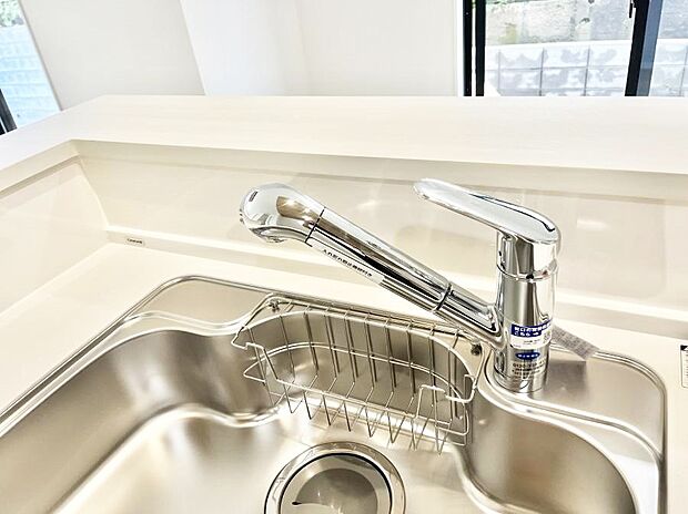 【その他設備(浄水器)】いつでも清潔なおいしいお水を。一つの水栓で水道水と浄水を使い分け。