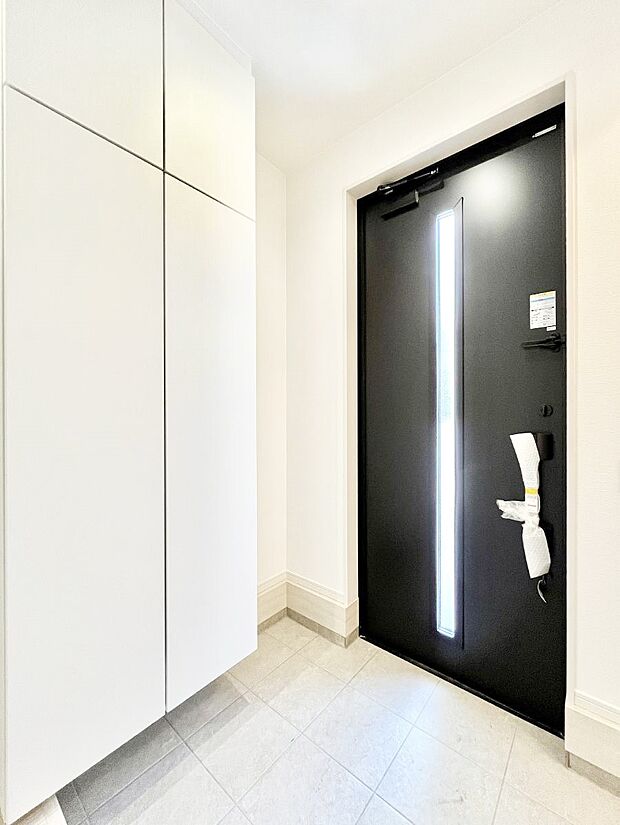 【玄関】◆1号棟◆～Entrance～　玄関は家の顔といわれますが我が家のセンスをさりげなく感じさせる魅力ある玄関造りも楽しみの一つ。帰宅する度に家族がほっとできる心地よい空間造りも大切ですね♪