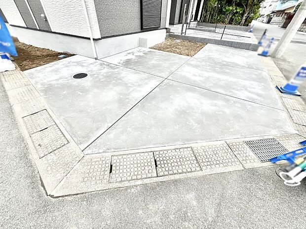 【駐車場】◆A号棟◆～Parking～　駐車場２台置けます！(車種による)自転車置き場や物置場として、お子様の遊ぶスペースとして、ゆとりある敷地だからこそ可能な多用途にご利用いただけるスペースです。