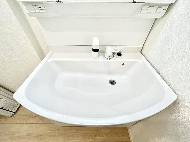 【その他設備(ハンドシャワー水栓)】ハンドシャワー付き!使いやすい洗面台。