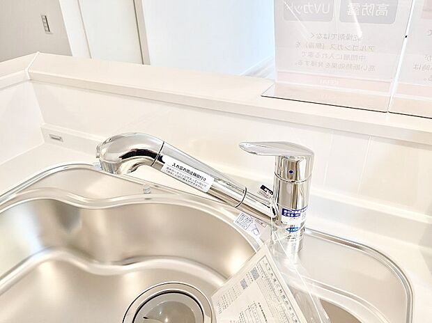 【その他設備(浄水器)】いつでも清潔なおいしいお水を。一つの水栓で水道水と浄水を使い分け。