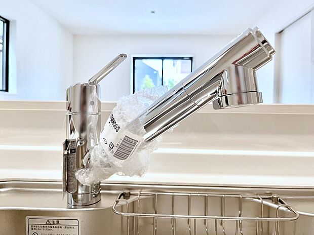【その他設備(浄水器)】いつでも清潔なおいしいお水を。一つの水栓で水道水と浄水を使い分け。
