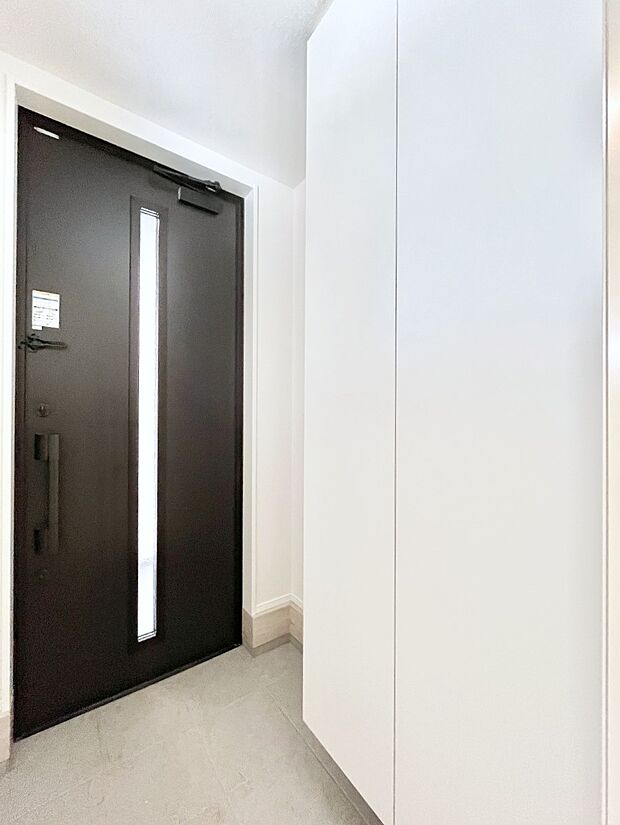 【玄関】◆1号棟◆～Entrance～　玄関は家の顔といわれますが我が家のセンスをさりげなく感じさせる魅力ある玄関造りも楽しみの一つ。帰宅する度に家族がほっとできる心地よい空間造りも大切ですね♪
