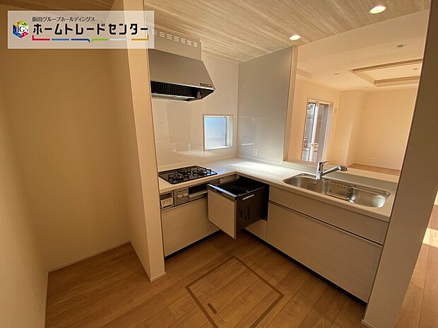 ☆System　Kitchen☆
お子さまにとっても、ご飯のしたくを頑張っているご家族の姿が見えると安心♪手伝いたいという気持ちになるなど、お手伝いの習慣も育ちやすいですね♪