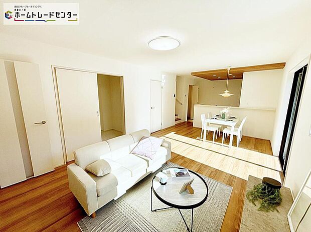 ☆Living　Room☆
インティメイトなくつろぎを味わえるリビングルームはひそやかな憩いの場となることで、新しいゆとりをもたらし、今までにないライフスタイルをもたらします。