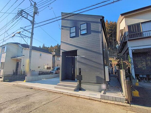 日の出町平井・限定1棟のご紹介です♪
落ち着いた住環境◎
駐車スペースはひろびろ並列2台分！来客時にも便利です☆
小さなお子様の遊ぶスペース、家庭菜園も楽しめるお庭付きです◎