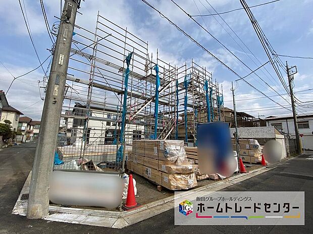 明るい陽光が注ぐ心地よい4LDKの邸宅！
住まう方の心と体もポカポカです♪
宅配BOXや並列2台可能な駐車スペース・玄関手洗い器などなど、嬉しい設備も充実☆