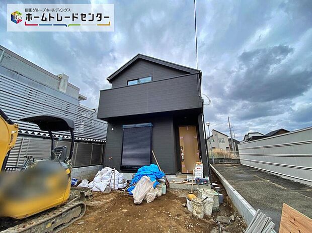 ☆住む人を映し出す洗練された佇まいは、いつまでも輝き続けながらいつしか街の風景に溶け込んでいきます。デザイン・目に見える設備面も大切ですが、耐震構造で地震に強い家の為、次代へ繋ぐ強固な住宅です。