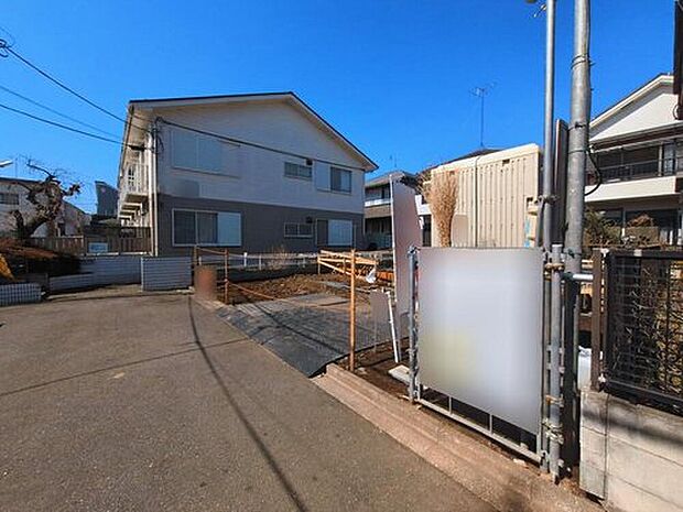 ☆街に溶け合う美しい景観を生みだしているにも関わらず、採光や風通しを考えて設計された間取り。近隣との視線を考え、街全体で調整される窓位置。外観だけでなく、そこに住まうご家族の心地よさを最優先しました。