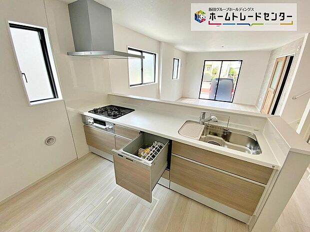 ☆System Kitchen☆
お子さまにとっても、ご飯のしたくを頑張っているご家族の姿が見えると安心♪手伝いたいという気持ちになるなど、お手伝いの習慣も育ちやすいですね♪