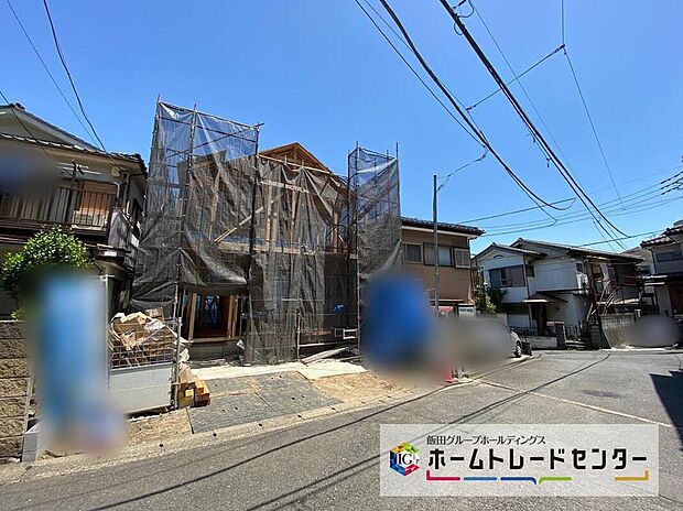 ☆前面道路は車通りが多くないので、お車の出し入れもラクラクです♪一戸建ては都心部などの物件を除き、駐車スペース付きの物件が一般的。玄関と駐車スペースとの行き来もしやすく、天候が悪い日などに便利です。