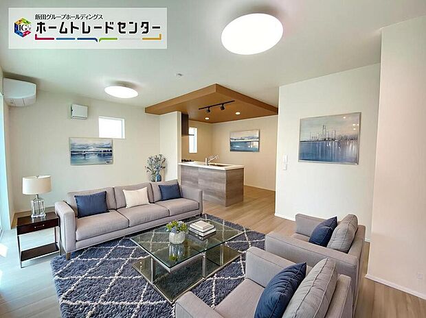 ☆Living Room☆
『LDKは家族だんらんをデザイン』家族が集まり一緒の時間がすごせる工夫がされております。何気ない一日のひとコマが何者にも代えがたい宝物になることでしょう♪(家具はCGです)