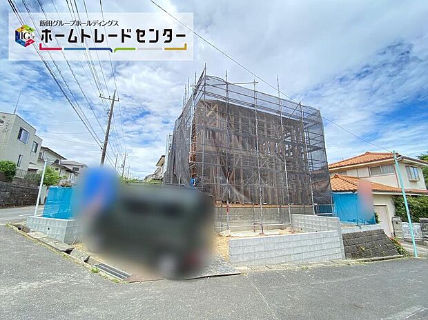 ☆日野市平山・限定1棟のご紹介です♪
ゆとりある70坪超の敷地には、日当たりの良いお庭や、3台駐車可能なスペース！
20.7帖のLDK・豊富な収納スペース等、暮らしやすさを考えた間取りです◎