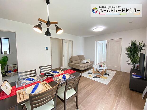 ☆Living　Room☆
『LDKは家族だんらんをデザイン』家族が集まり一緒の時間がすごせる工夫がされております。何気ない一日のひとコマが何者にも代えがたい宝物になることでしょう♪