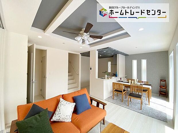 ☆Living　Room☆会話が弾むリビング、料理が愉しくなるキッチン。家は、ただ生活する場ではなく、暮らしを愉しく、快適にする場所。笑顔の毎日、安らぎの日々のために、最新の設備・仕様を採用。