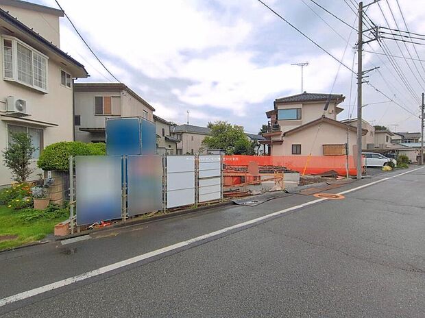 生活するだけの家ではなく「日々を楽しむ暮らし」を♪南からの陽光たっぷり降りそそぐ明るいお住まいです。採光良好な風通しの良い快適な空間となっております。