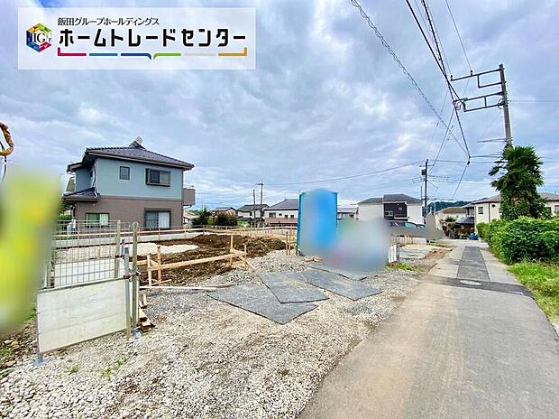 ☆JR五日市線「秋川」駅から徒歩6分の駅チカ♪南向きの明るいお住まいです◎カースペースはゆとりある4台分!来客時にも便利◎通勤で車をお使いの方にもオススメです☆