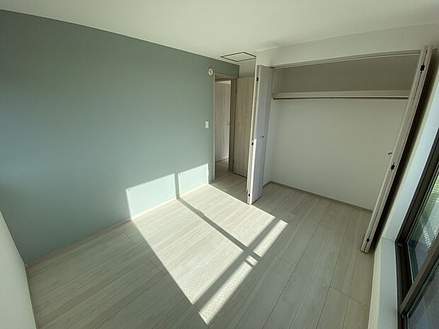 【☆Room☆】居室のサッシにはペアガラスを採用、高い断熱性による省エネと結露対策に有効です。室内を快適な空間に代えてくれます。現地の採光や通風も実際にご確認下さいませ♪