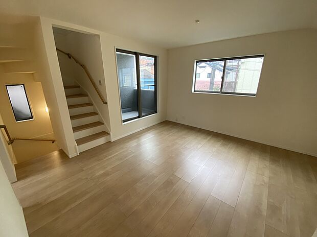 【☆Living　Room☆】お子さまは、ご飯の支度を頑張っているご家族の姿が見えると安心。手伝いたいという気持ちになるなど、お手伝いの習慣も育ちやすいですよ♪