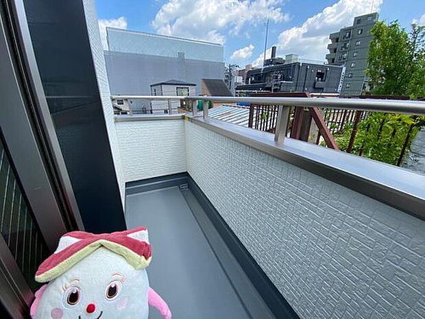 【☆Balcony☆】太陽に愛された邸は、陽当り・通風に優れた魅力的かつ快適さを追求した邸宅でした。ここに住むからこそ意味がある。そんな特別感に浸りながら、毎日をお過ごし頂けるお家がこちらです♪