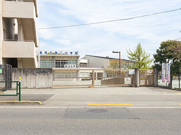 青梅市立第二小学校(約800m)