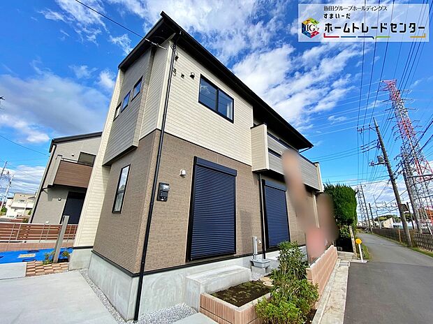 【前面道路含む現地写真】☆『毎日早く家に帰りたくなる。』そんなマイホームにお住まいになりませんか？大切な家族が、安心して・快適に毎日過ごすことが出来る…。ささやかだけど一番大切なこと♪この邸で叶えられます！！