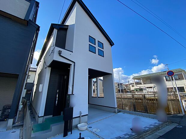 【前面道路含む現地写真】☆物件の陽当りや通風・仕様設備やお部屋の大きさの比較、近隣・周辺環境や街並みなど、資料には掲載していない情報が現地にはたくさんあります。ぜひ、建物だけでなく周辺環境もご確認ください！