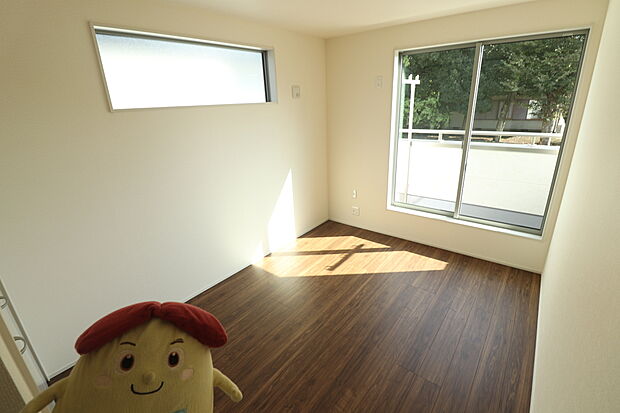 【☆Room☆ 】☆Room☆
居室のサッシにはペアガラスを採用、高い断熱性による省エネと結露対策に有効です。室内を快適な空間に代えてくれます。現地の採光や通風も実際にご確認下さいませ♪