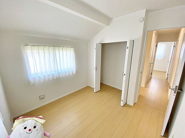 【リビング以外の居室】家族とのコミュニケーションを促進する拘り設計。快適な居住空間を演出し、都市型生活をより潤いある時間へ代えてくれます♪