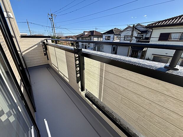 【現地外観写真】☆お客様の求める本当の“住み心地”とは何なのか。そのための一手間一工夫を惜しみません!美しく、そして毎日の暮らしを考慮したお家は機能性の高い住まいにさせます!!