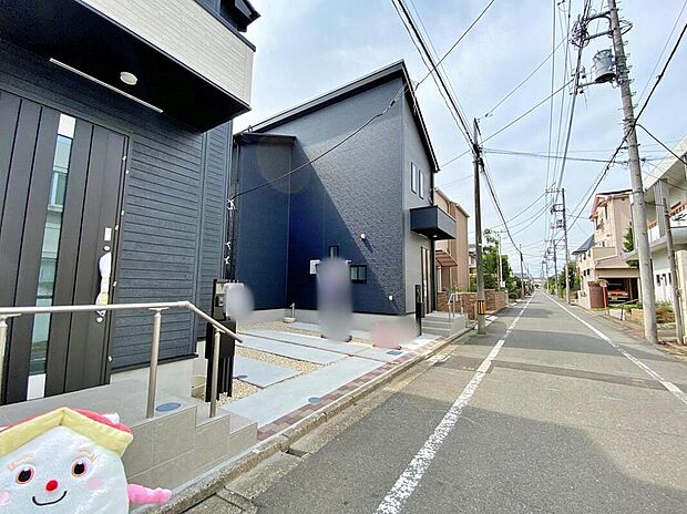 【前面道路含む現地写真】☆物件の陽当りや通風・仕様設備やお部屋の大きさの比較、近隣・周辺環境や街並みなど、資料には掲載していない情報が現地にはたくさんあります。ぜひ、建物だけでなく周辺環境もご確認ください!