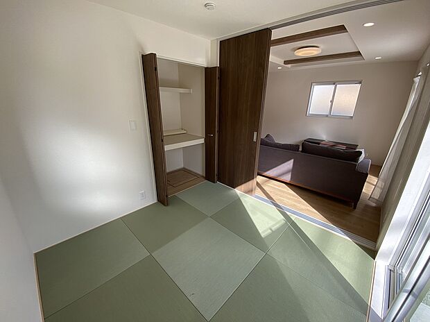 【☆Japanese Room☆ 】☆Japanese Room☆
寛ぎの和空間や客間としての使い方は勿論、赤ちゃんや小さなお子様を遊ばせるスペースとしても重宝する和室は、多種多様な使い方が可能です♪