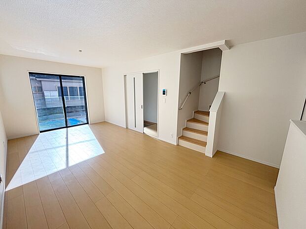 【☆Living　Room☆】☆Living　Room☆ただ「住まう」だけではございません。気持ち良く住んで欲しい気持ちをこめて…。お住まいの事、住まう街の事、お金の事、何でもご相談下さいませ。