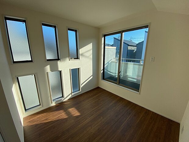 【☆Room☆ 】☆Room☆
一人にひと部屋？収納？書斎？趣味部屋？あるいは客室？部屋数の多い間取りは、家族構成やライフステージの変化にも柔軟な対応を可能にし、家族の選択肢を広げます。