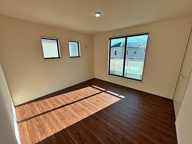 【☆Room☆ 】☆Room☆
バルコニーに面したお部屋は、通風・採光共に良好な上、解放感タップリ♪
明るいお部屋は住まう人の心も明るくしてくれますね☆