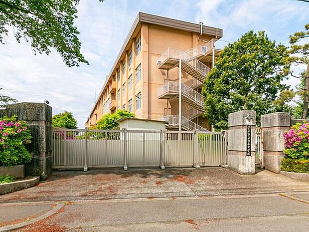 八王子市立由木中学校(約850m)