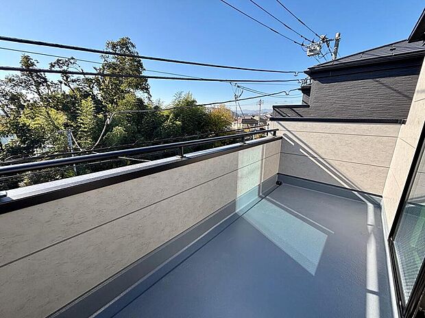 【☆Balcony☆】太陽に愛された邸は、陽当り・通風に優れた魅力的かつ快適さを追求した邸宅でした。ここに住むからこそ意味がある。そんな特別感に浸りながら、毎日をお過ごし頂けるお家がこちらです♪