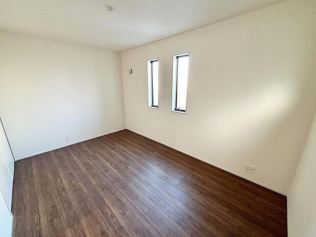 【☆Room☆】一人にひと部屋？収納？書斎？趣味部屋？あるいは客室？部屋数の多い間取りは、家族構成やライフステージの変化にも柔軟な対応を可能にし、家族の選択肢を広げます。