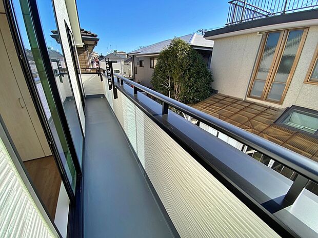 【現地外観写真】☆賃貸の更新時期が迫っている人。更新料を払うか、新しく賃貸を探して、敷金・礼金を払うか、悩ましいところ。いっそ購入してしまうのも手。家賃と同等程度のお支払いで、自分の住まいを手に入れられます♪