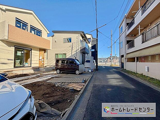 【前面道路含む現地写真】☆物件の陽当りや通風・仕様設備やお部屋の大きさの比較、近隣・周辺環境や街並みなど、資料には掲載していない情報が現地にはたくさんあります。ぜひ、建物だけでなく周辺環境もご確認ください！