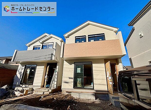 【現地外観写真】☆省エネ性能に優れたZEH水準住宅☆居室のサッシにはペアガラスを採用、高い断熱性による省エネと結露対策に有効です。室内を快適な空間に代えてくれます。現地の採光や通風も実際にご確認下さいませ♪