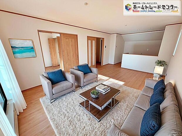 【リビング】『LDKは家族だんらんをデザイン』家族が集まり一緒の時間がすごせる工夫がされております。何気ない一日のひとコマが何者にも代えがたい宝物になることでしょう♪(家具はCGです)