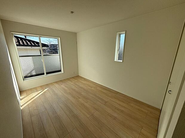 【☆Room☆】大きな窓からたっぷりと陽光が注がれる明るい空間。家族の成長に対応できる永住仕様の間取り。一日の疲れを癒やしてくれる、時を忘れて過ごせる空間。