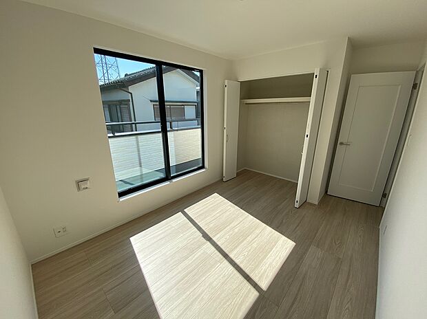 【☆Room☆ 】☆Room☆
各部屋を最大限に広く使って頂ける様、全居住スペースに収納付。プライベートルームはゆったりと快適に。