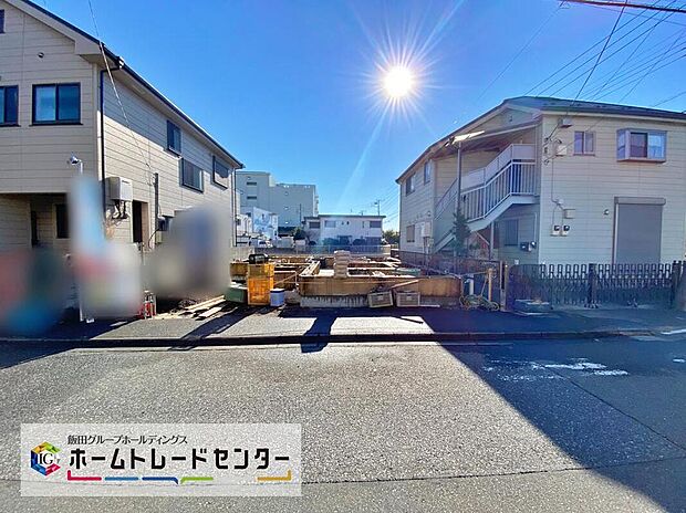 【現地外観写真】一戸建ての大きなメリットは、「自分の土地」を自由に使えること。好きなペットが飼えるほか、ガーデニングやＤＩＹ、車やバイクの手入れなど様々な趣味を楽しめます♪