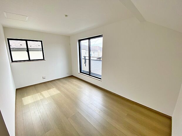 【☆Room☆ 】☆Room☆
一人にひと部屋？収納？書斎？趣味部屋？あるいは客室？部屋数の多い間取りは、家族構成やライフステージの変化にも柔軟な対応を可能にし、家族の選択肢を広げます。