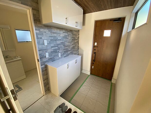 【玄関】当日のご見学予約も承ります。同じものは２つとない「夢のマイホーム」との出会いが待っているかもしれません。