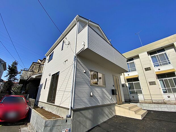 【現地外観写真】☆スーパー・コンビニ・ドラッグストアまで徒歩圏内で毎日のお買い物も便利！小学校も近く、お子様のいるご家庭にもオススメです◎